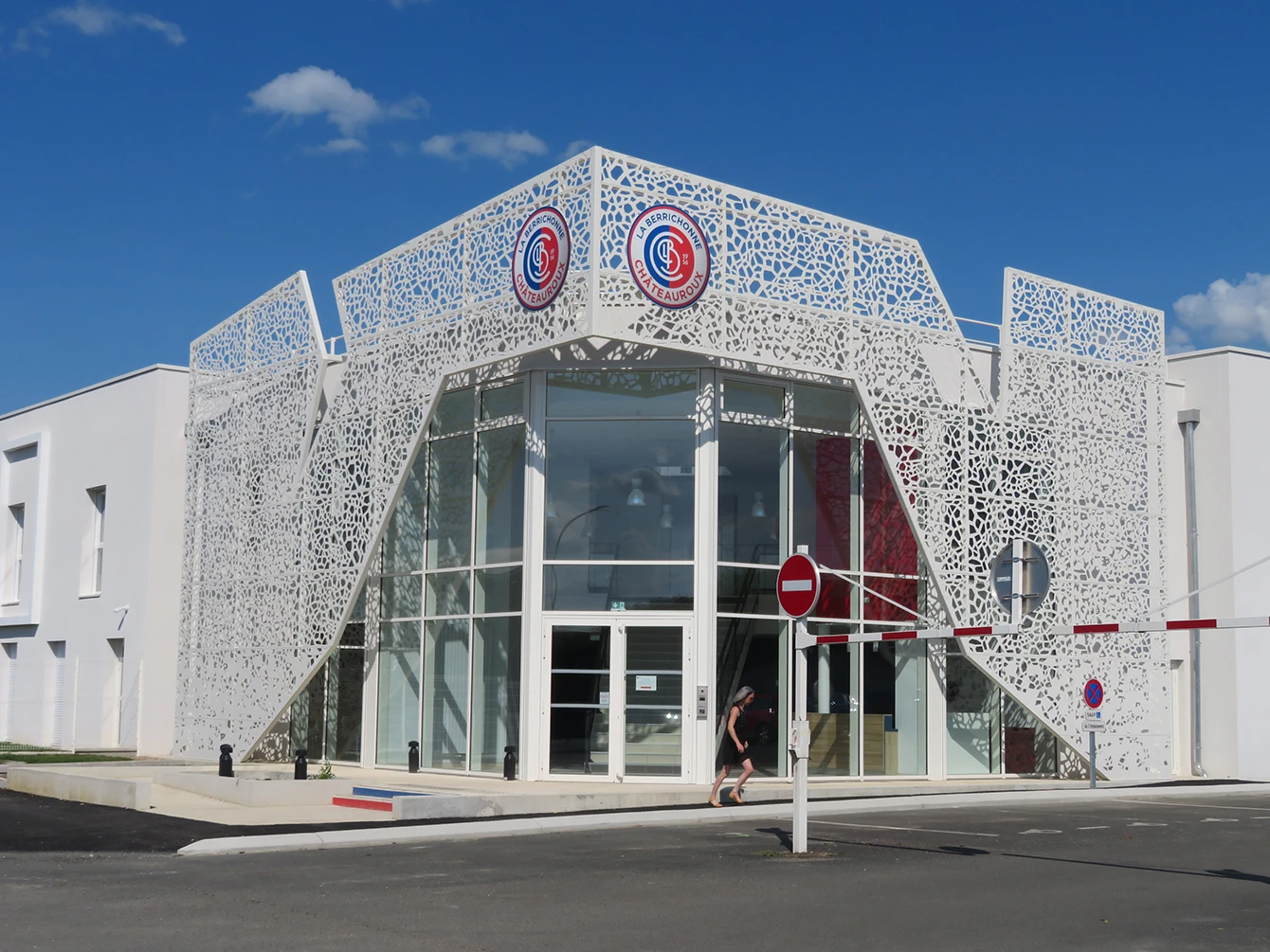 construction-centre-de-formation-football-hebergement-et-equipement-a-chateauroux -facade-resi
