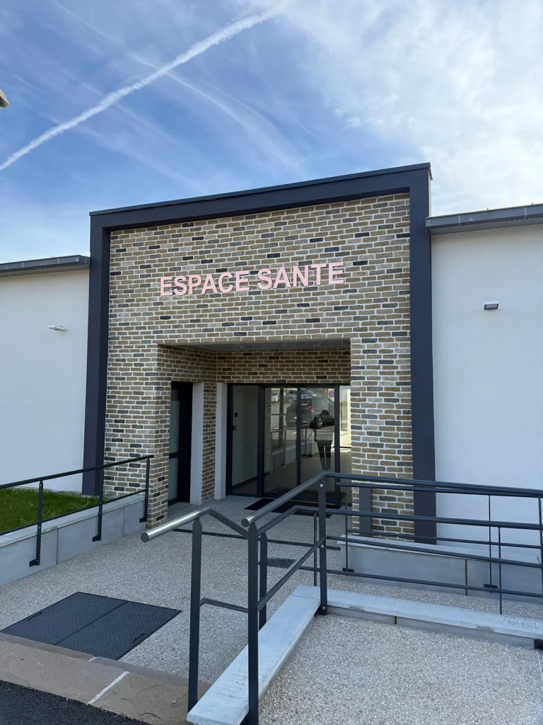 extension-maison-de-sante-a-noyan-sur-sarthe-entree