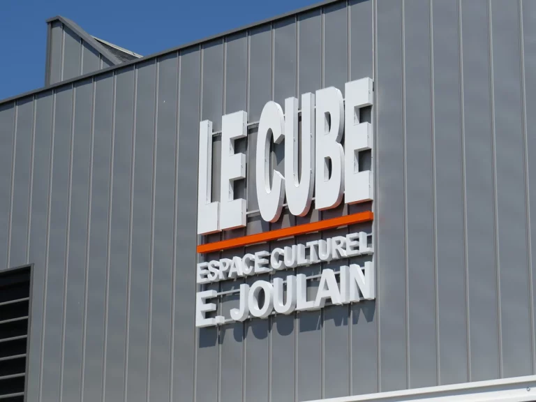 renovation-amenagement-centre-culturel-le-cube-longue-jumelles-le-cube