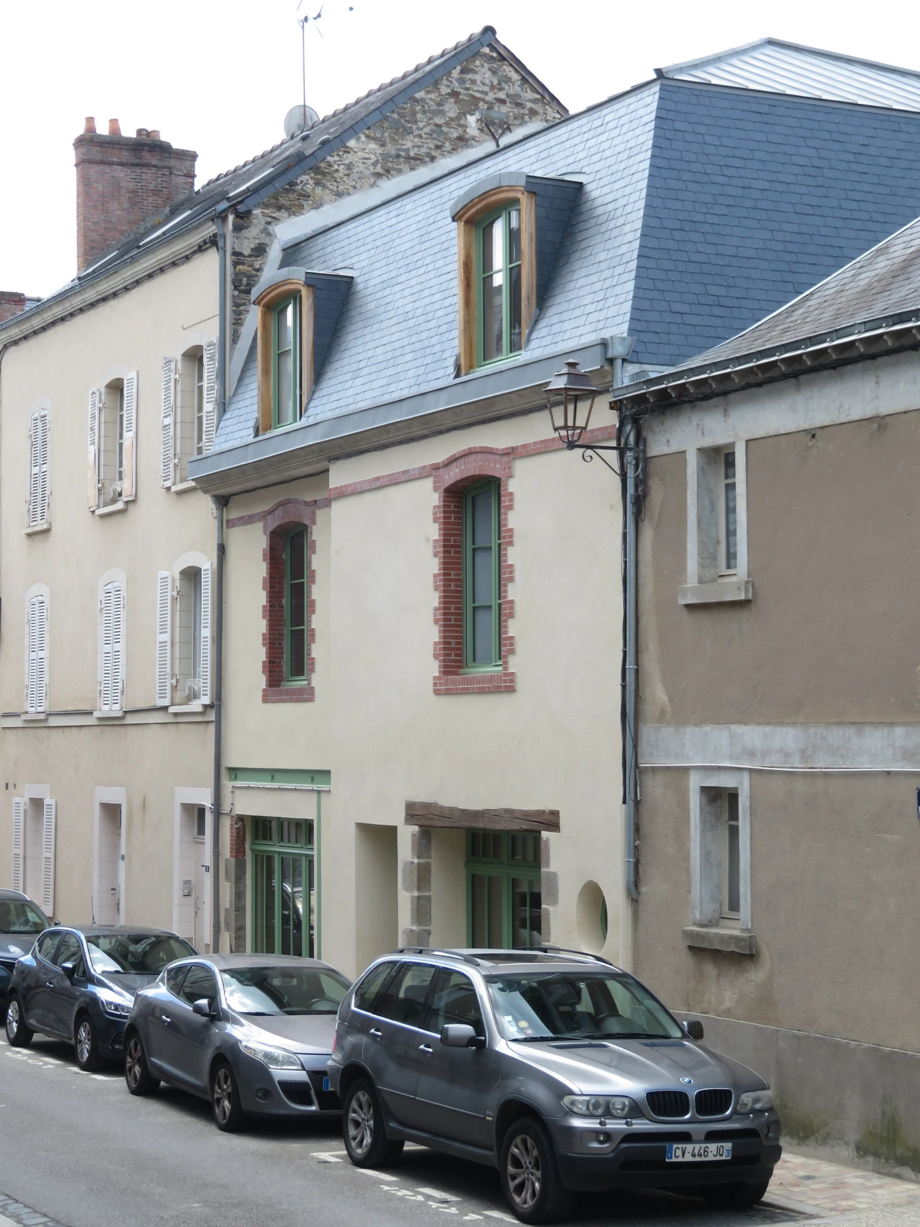 transformation-de-batiments-en-cinq-logements-sociaux-laval