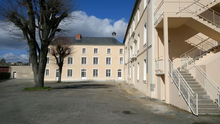 restructuration-lourde-ecole-ste-ursule-a-saumur -en-l